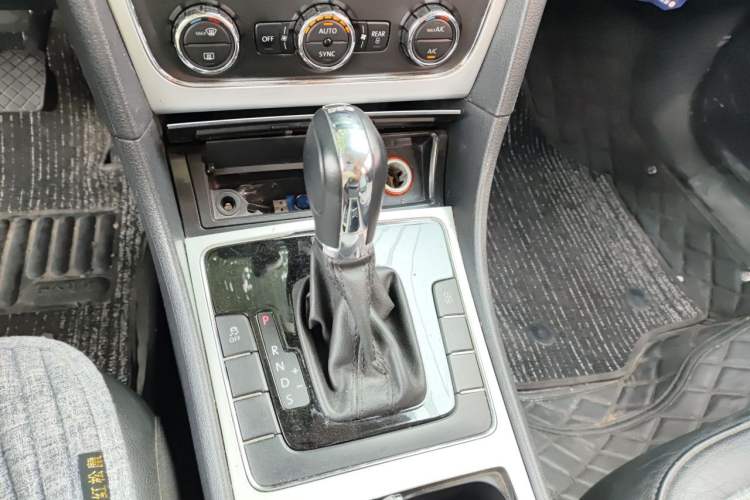 Used Volkswagen Passat 2014 1.8TSI DSG Prestige Edition Gear Lever