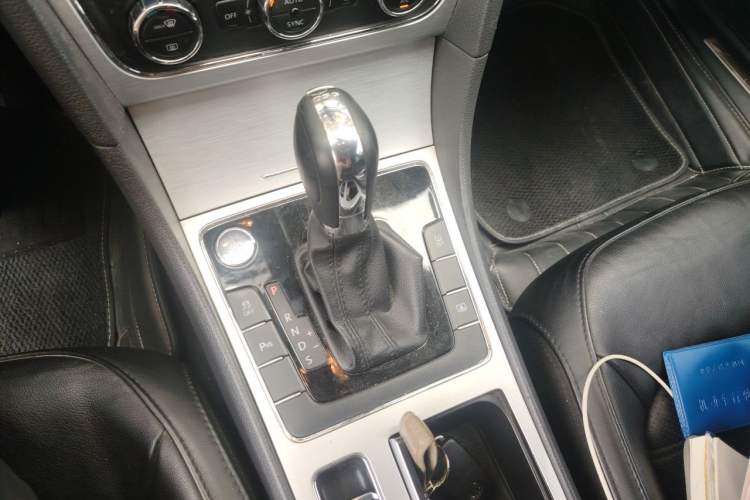 Used Volkswagen Passat 2014 1.8TSI DSG Prestige Navigation Edition Gear Lever