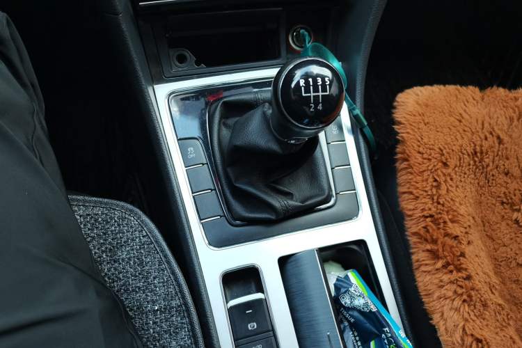 Used Volkswagen Passat 2014 1.4TSI Manual Prestige Edition Gear Lever