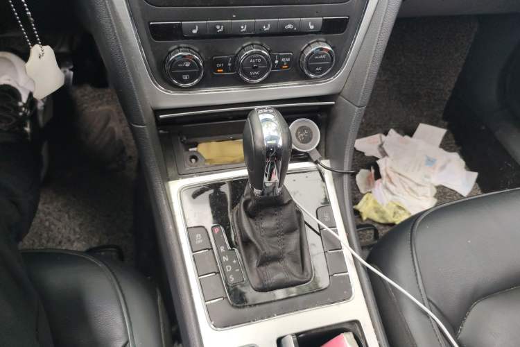 Used Volkswagen Passat 2014 1.8TSI DSG Prestige Edition Gear Lever