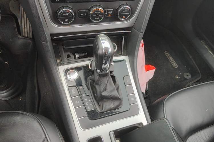 Used Volkswagen Passat 2014 1.8TSI DSG Prestige Navigation Edition Gear Lever