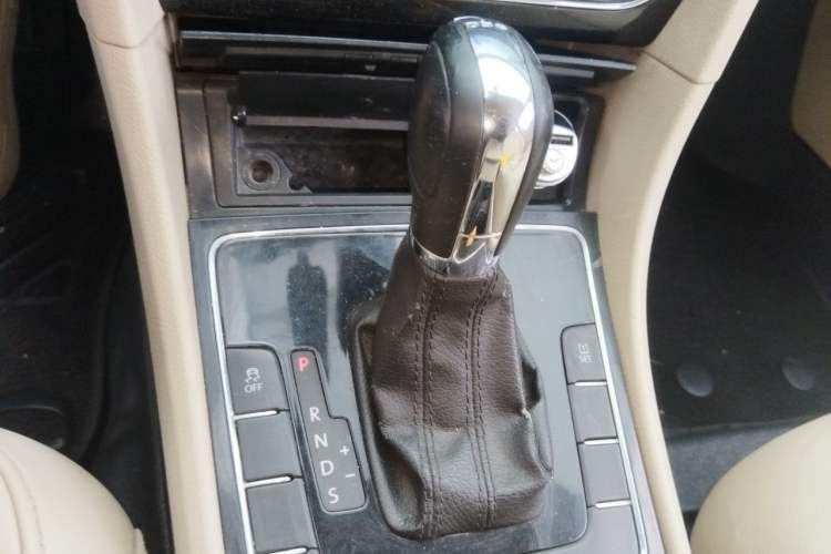 Used Volkswagen Passat 2014 1.8TSI DSG Prestige Edition Gear Lever