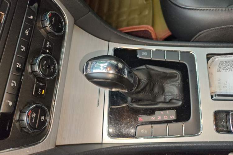 Used Volkswagen Passat 2014 1.8TSI DSG Prestige Edition Gear Lever