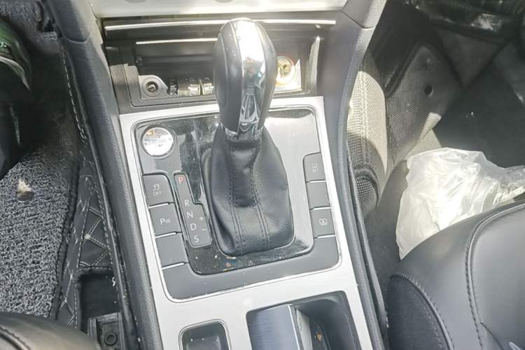 Used Volkswagen Passat 2014 1.8TSI DSG Prestige Navigation Edition Gear Lever