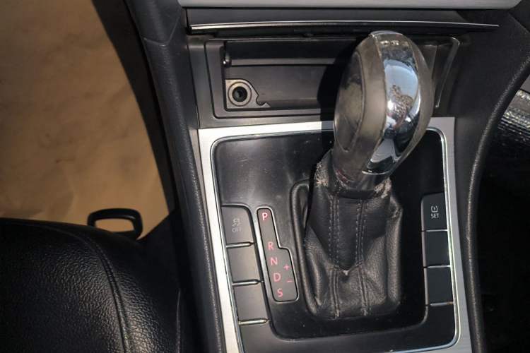 Used Volkswagen Passat 2014 1.8TSI DSG Prestige Edition Gear Lever