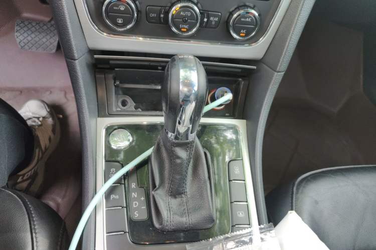 Used Volkswagen Passat 2014 1.8TSI DSG Prestige Edition Gear Lever