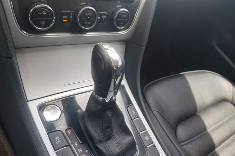 Used Volkswagen Passat 2014 1.8TSI DSG Prestige Edition Gear Lever