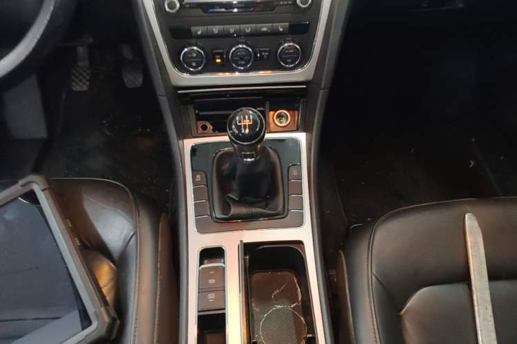 Used Volkswagen Passat 2014 1.4TSI Manual Prestige Edition Gear Lever