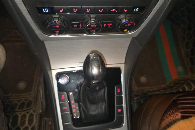 Used Volkswagen Passat 2014 1.8TSI DSG Prestige Edition Gear Lever