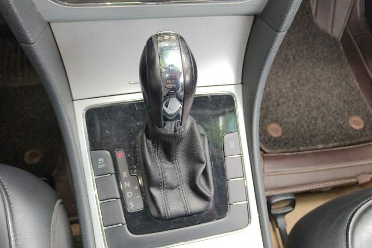 Used Volkswagen Passat 2014 1.8TSI DSG Prestige Edition Gear Lever