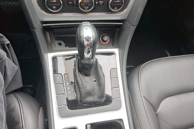 Used Volkswagen Passat 2014 1.8TSI DSG Prestige Edition Gear Lever