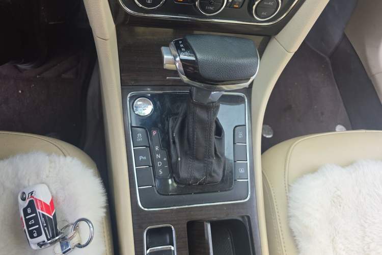 Used Volkswagen Passat 2014 1.8TSI DSG Prestige Edition Gear Lever