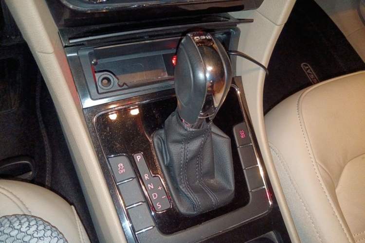 Used Volkswagen Passat 2014 1.8TSI DSG Prestige Edition Gear Lever
