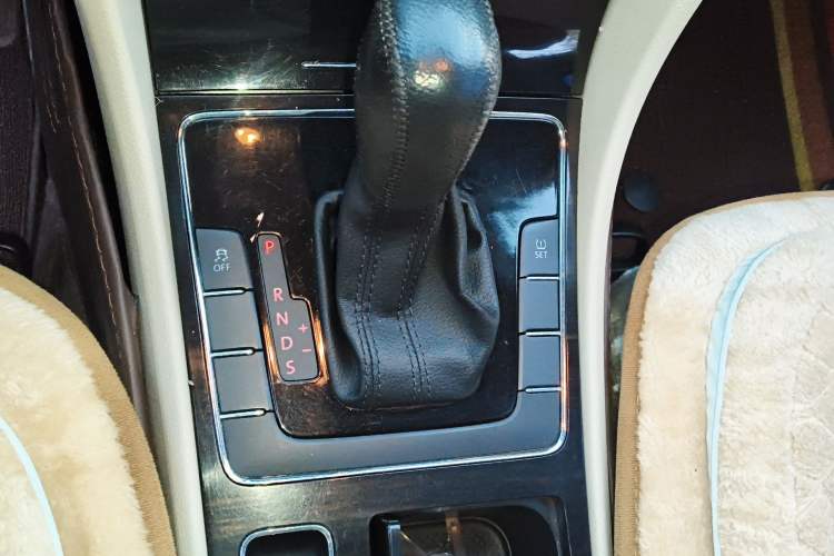Used Volkswagen Passat 2014 1.8TSI DSG Prestige Edition Gear Lever
