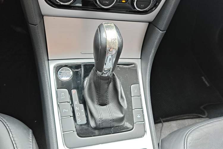 Used Volkswagen Passat 2014 2.0 TSI DSG Prestige Edition Gear Lever