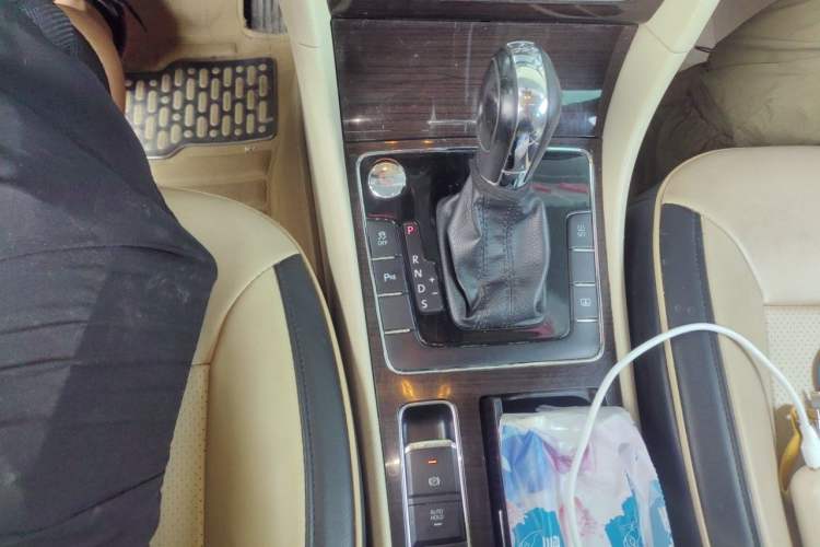 Used Volkswagen Passat 2014 1.8TSI DSG Prestige Edition Gear Lever