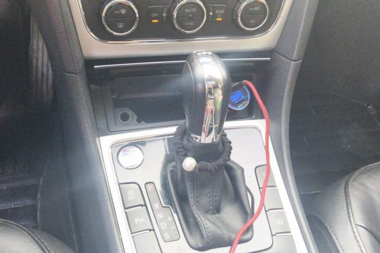 Used Volkswagen Passat 2014 1.8TSI DSG Prestige Navigation Edition Gear Lever