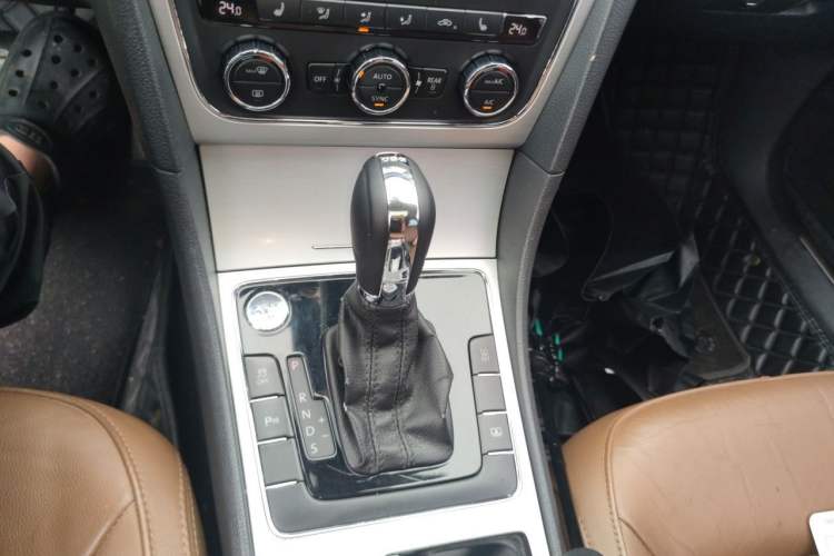Used Volkswagen Passat 2014 1.8TSI DSG Prestige Edition Gear Lever