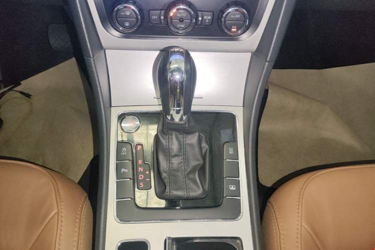 Used Volkswagen Passat 2014 1.8TSI DSG Prestige Edition Gear Lever