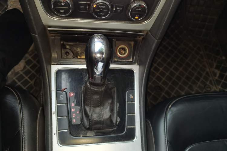 Used Volkswagen Passat 2014 1.8TSI DSG Prestige Navigation Edition Gear Lever