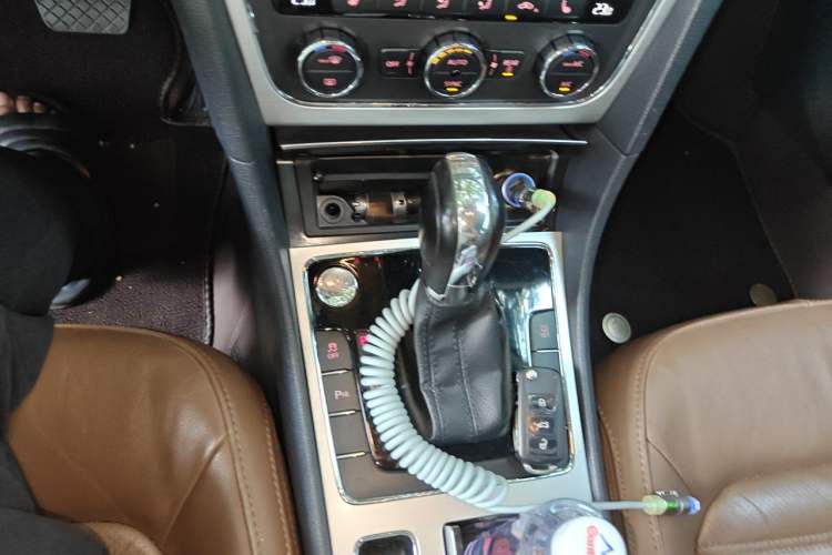 Used Volkswagen Passat 2014 1.8TSI DSG Prestige Navigation Edition Gear Lever