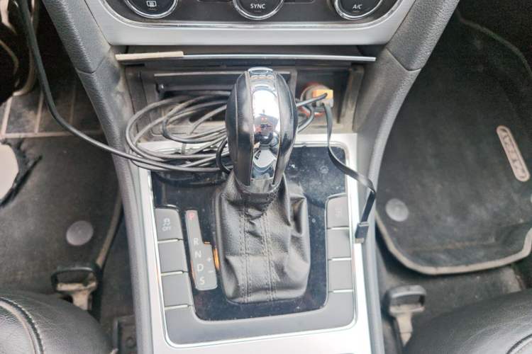 Used Volkswagen Passat 2014 1.8TSI DSG Prestige Edition Gear Lever