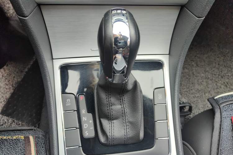 Used Volkswagen Passat 2014 1.8TSI DSG Prestige Edition Gear Lever