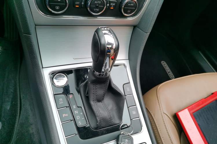 Used Volkswagen Passat 2014 1.8TSI DSG Prestige Navigation Edition Gear Lever
