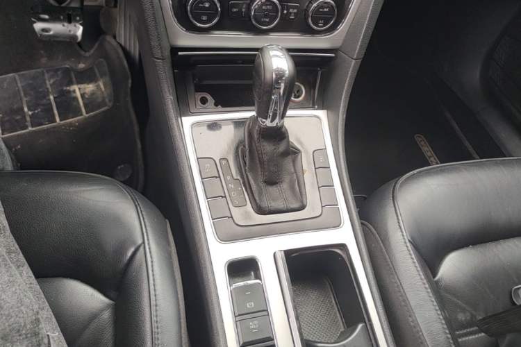 Used Volkswagen Passat 2014 1.8TSI DSG Prestige Edition Gear Lever