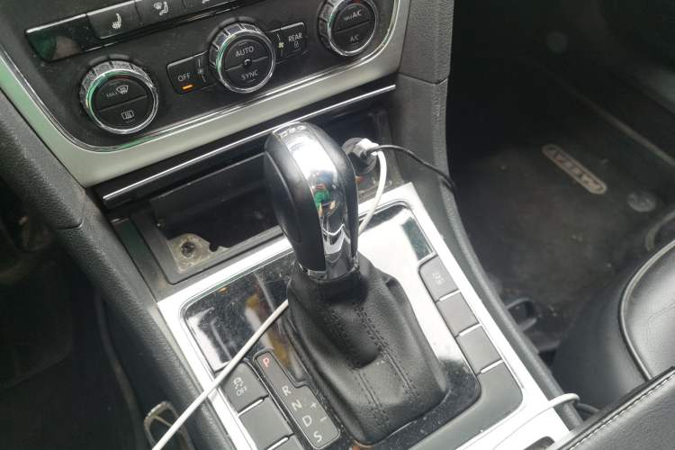 Used Volkswagen Passat 2014 1.8TSI DSG Prestige Edition Gear Lever