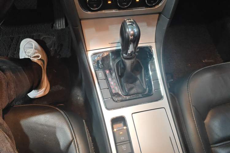 Used Volkswagen Passat 2014 1.8TSI DSG Prestige Edition Gear Lever