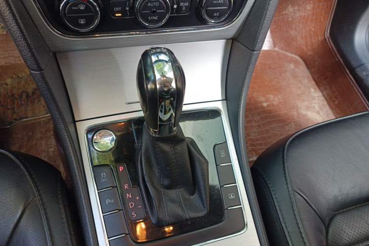 Used Volkswagen Passat 2014 1.8TSI DSG Prestige Edition Gear Lever