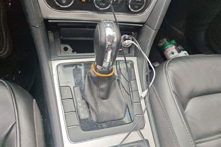 Used Volkswagen Passat 2014 1.8TSI DSG Prestige Edition Gear Lever