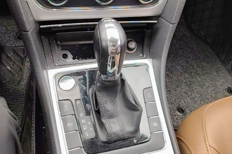 Used Volkswagen Passat 2014 1.8TSI DSG Prestige Edition Gear Lever