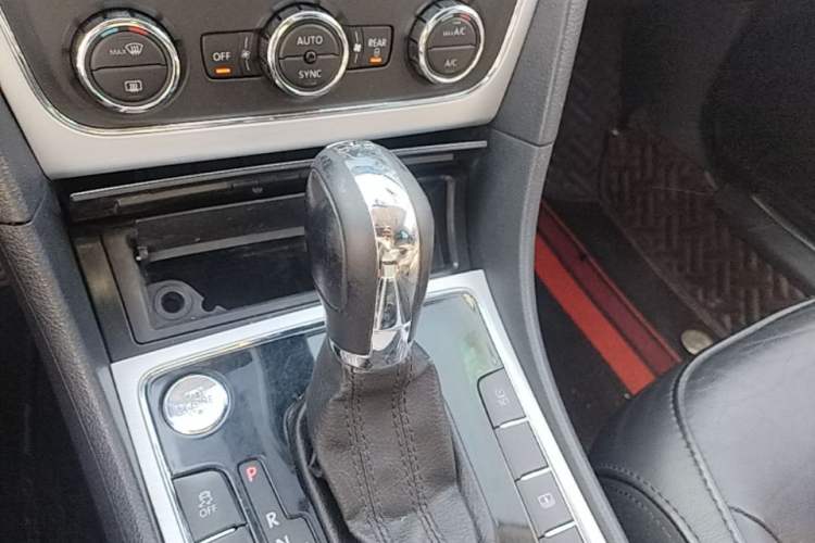 Used Volkswagen Passat 2014 1.8TSI DSG Prestige Edition Gear Lever