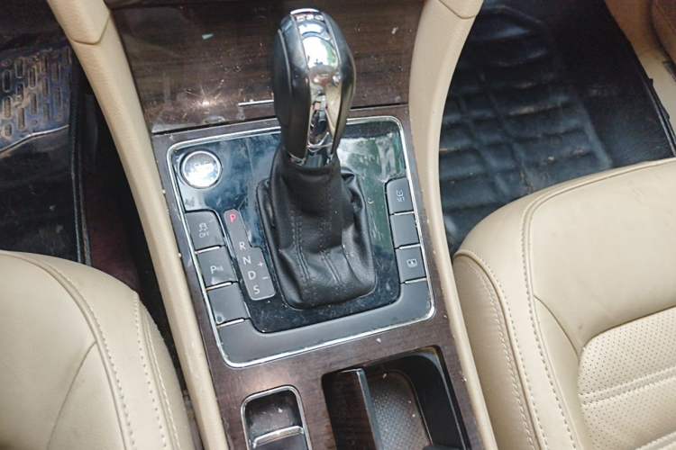 Used Volkswagen Passat 2014 1.8TSI DSG Prestige Edition Gear Lever