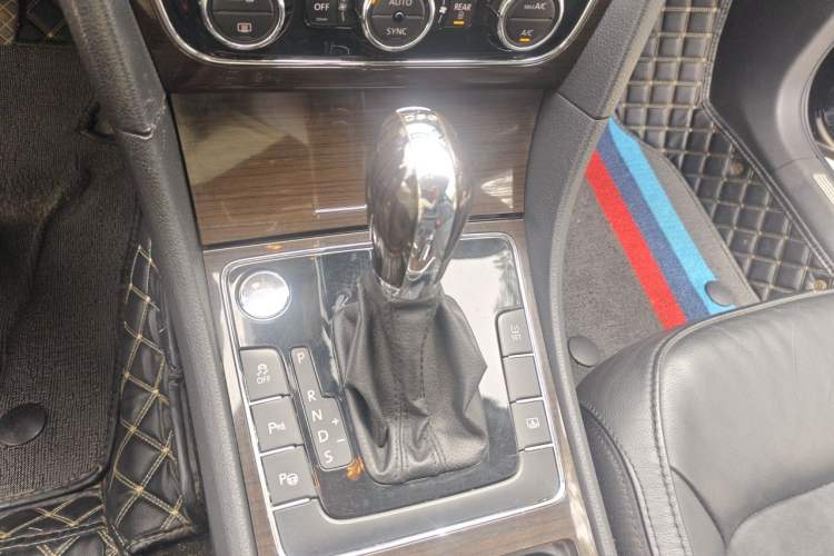 Used Volkswagen Passat 2014 2.0 TSI DSG Ultimate Edition Gear Lever