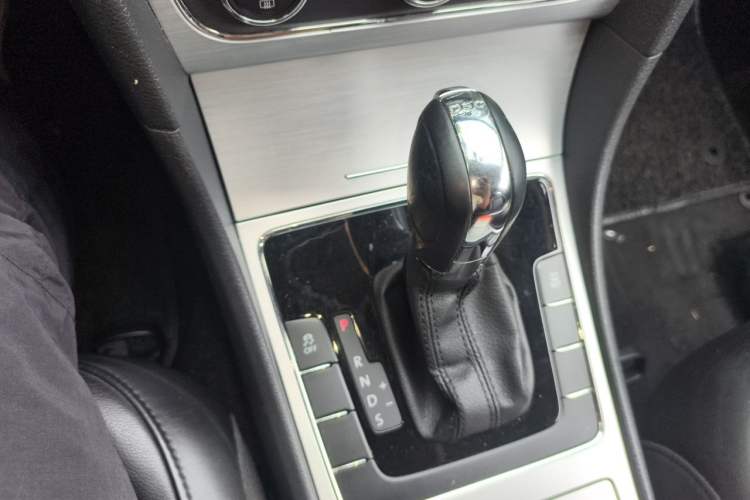 Used Volkswagen Passat 2014 1.8TSI DSG Prestige Edition Gear Lever