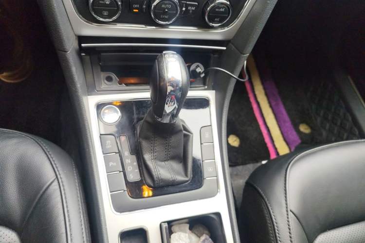 Used Volkswagen Passat 2014 1.8TSI DSG Prestige Edition Gear Lever