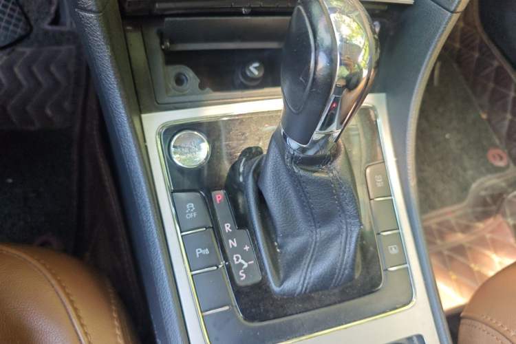 Used Volkswagen Passat 2014 1.8TSI DSG Prestige Edition Gear Lever