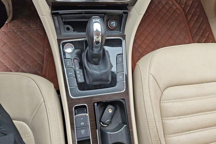 Used Volkswagen Passat 2014 1.8TSI DSG Prestige Edition Gear Lever