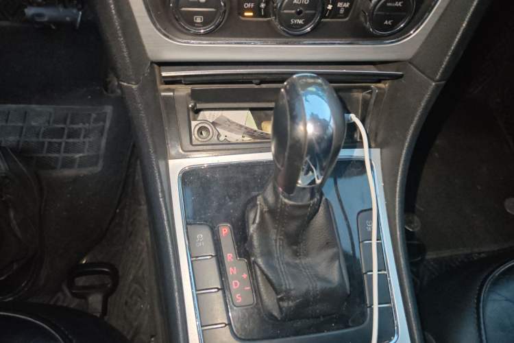 Used Volkswagen Passat 2014 1.8TSI DSG Prestige Edition Gear Lever