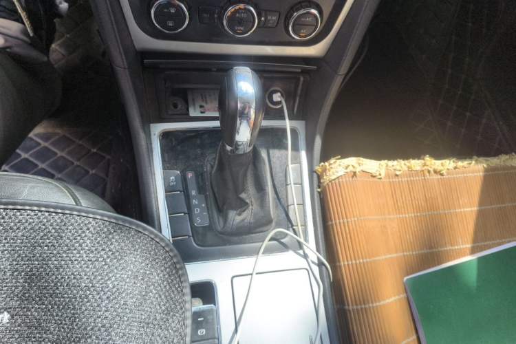 Used Volkswagen Passat 2014 1.8TSI DSG Prestige Edition Gear Lever