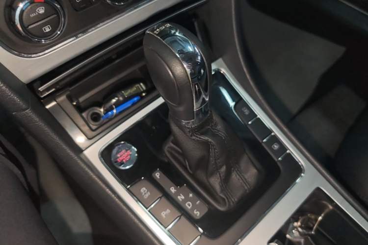 Used Volkswagen Passat 2014 1.8TSI DSG Prestige Edition Gear Lever