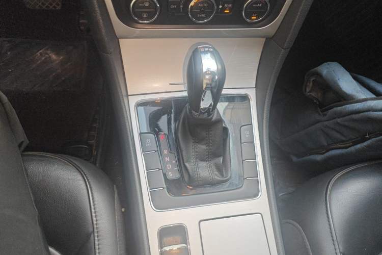 Used Volkswagen Passat 2014 1.8TSI DSG Prestige Edition Gear Lever
