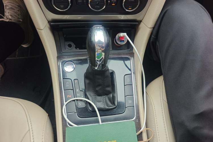Used Volkswagen Passat 2014 1.8TSI DSG Prestige Edition Gear Lever