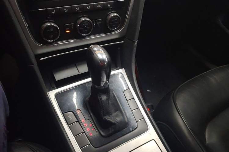 Used Volkswagen Passat 2014 1.8TSI DSG Prestige Edition Gear Lever