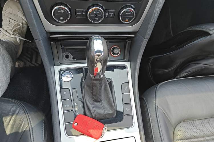 Used Volkswagen Passat 2014 2.0 TSI DSG Prestige Edition Gear Lever