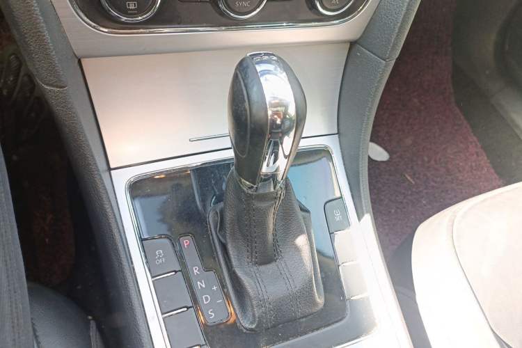 Used Volkswagen Passat 2014 1.8TSI DSG Prestige Navigation Edition Gear Lever