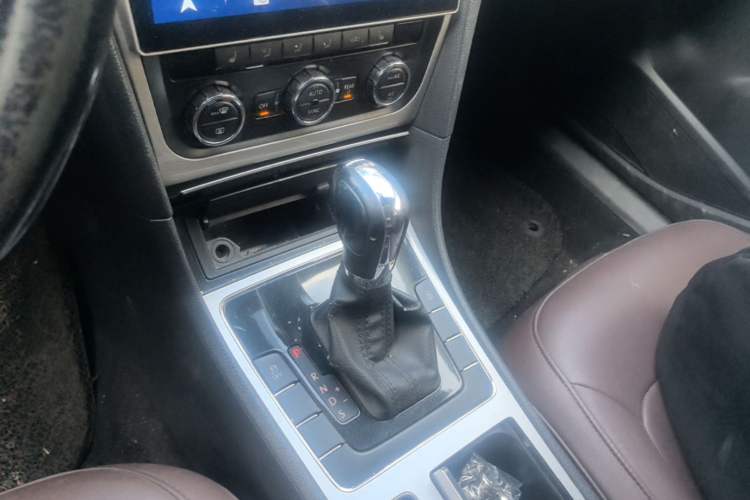 Used Volkswagen Passat 2014 1.8TSI DSG Prestige Navigation Edition Gear Lever